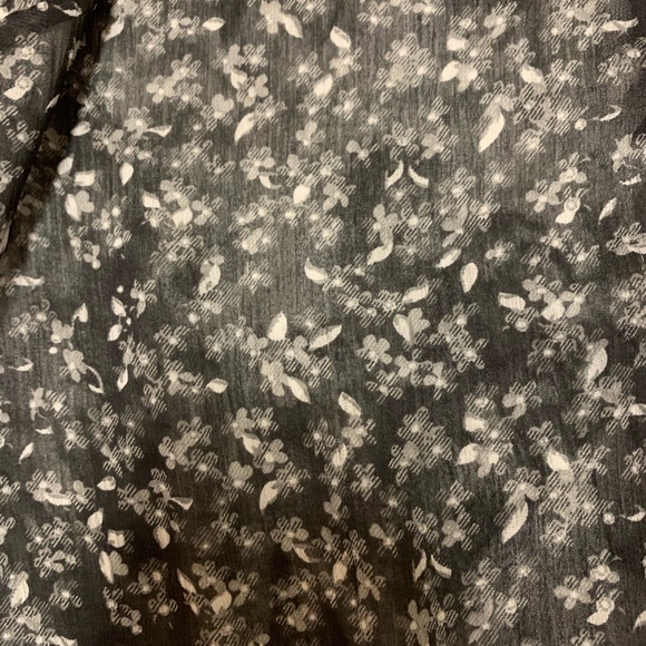 โSOLDโ ๐ฆ 3/$9 Cope (Urban Outfitters) Floral crop top - Picture 2 of 4